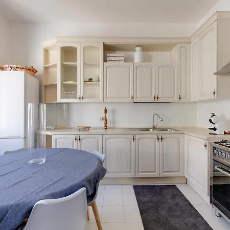 Apartman 200 Meters From The